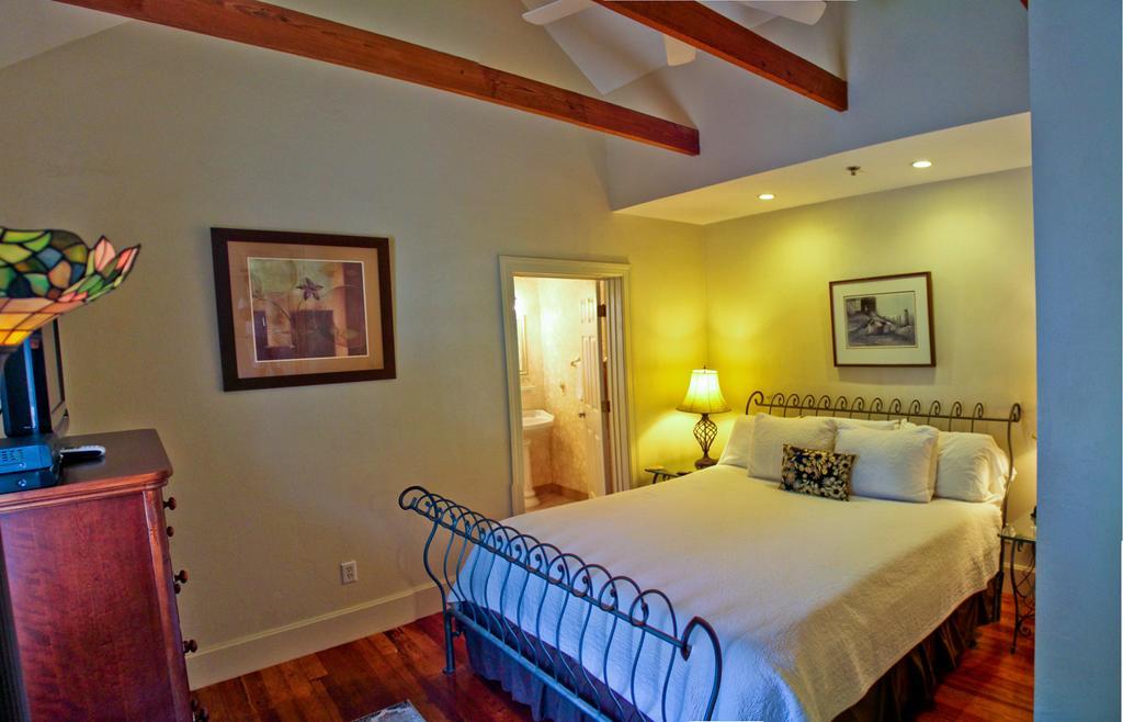 Night Swan Intracoastal Bed & Breakfast New Smyrna Beach Exteriör bild